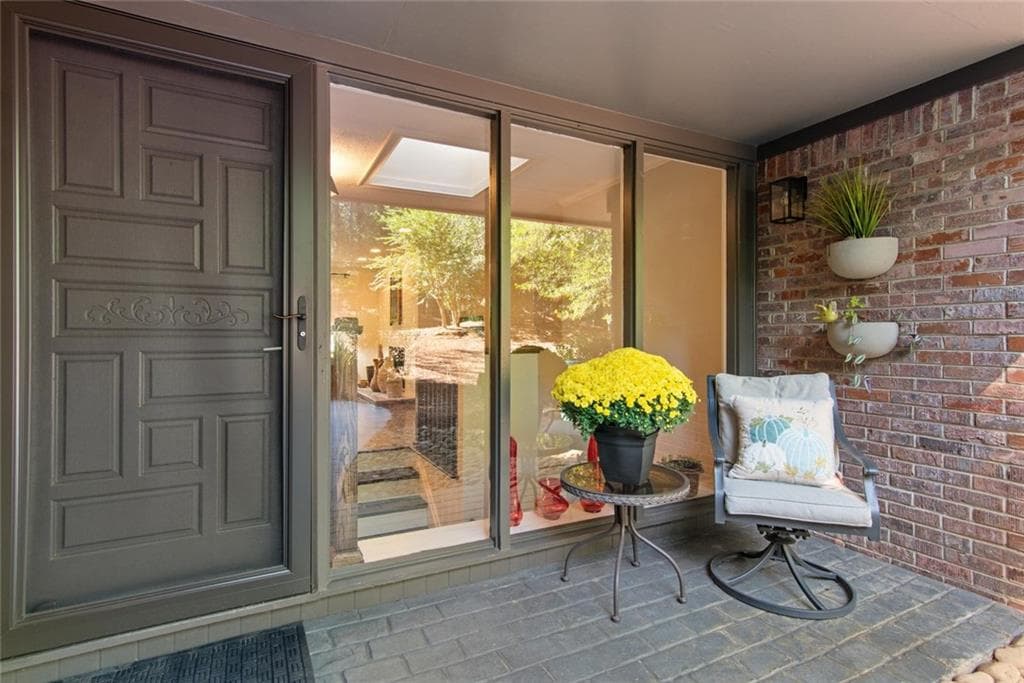 5 bedroom, 3 bathroom, 3,110 sq ft single family residence for sale at 9270 N Lake Drive, Roswell, GA 30076 — photo 3