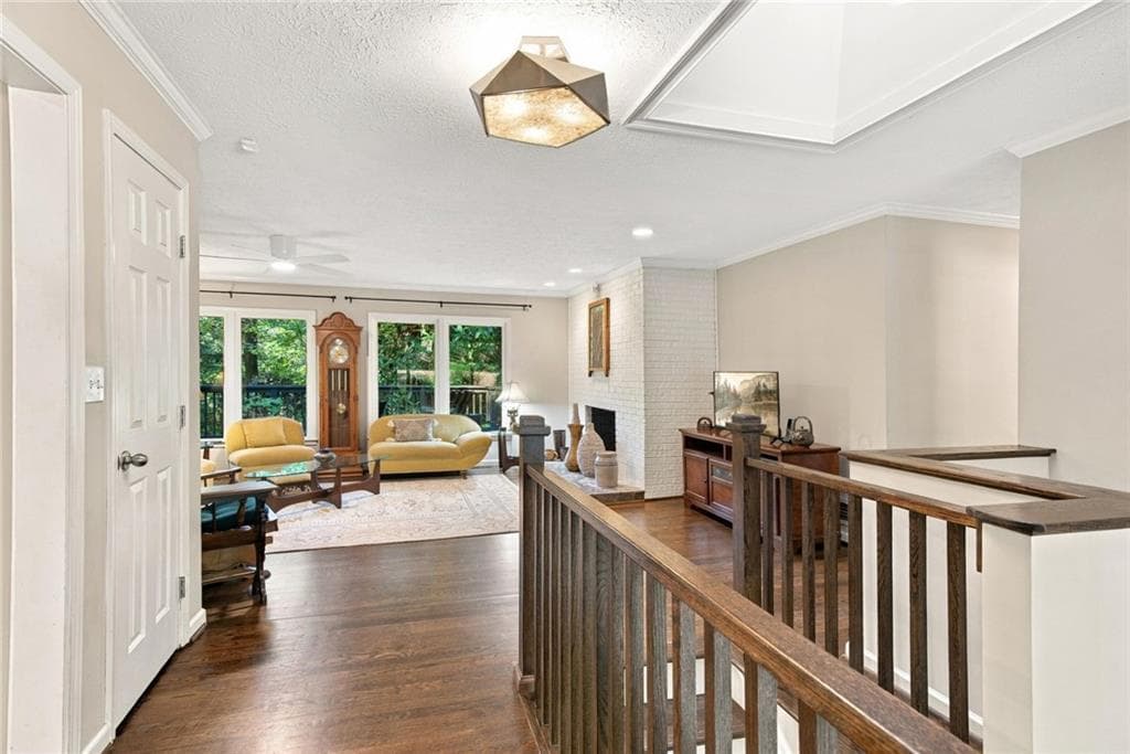 5 bedroom, 3 bathroom, 3,110 sq ft single family residence for sale at 9270 N Lake Drive, Roswell, GA 30076 — photo 4