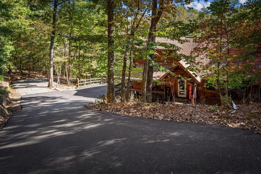3 bedroom, 4 bathroom, 2,296 sq ft single family residence for sale at 111 Windy Valley Spur, Blue Ridge, GA 30513 — photo 6