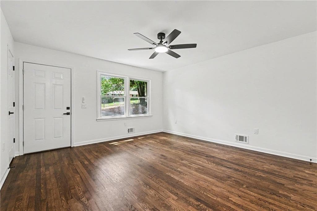 3 bedroom, 2 bathroom, 1,255 sq ft single family residence for sale at 3166 Lindmoor Drive, Decatur, GA 30033 — photo 4