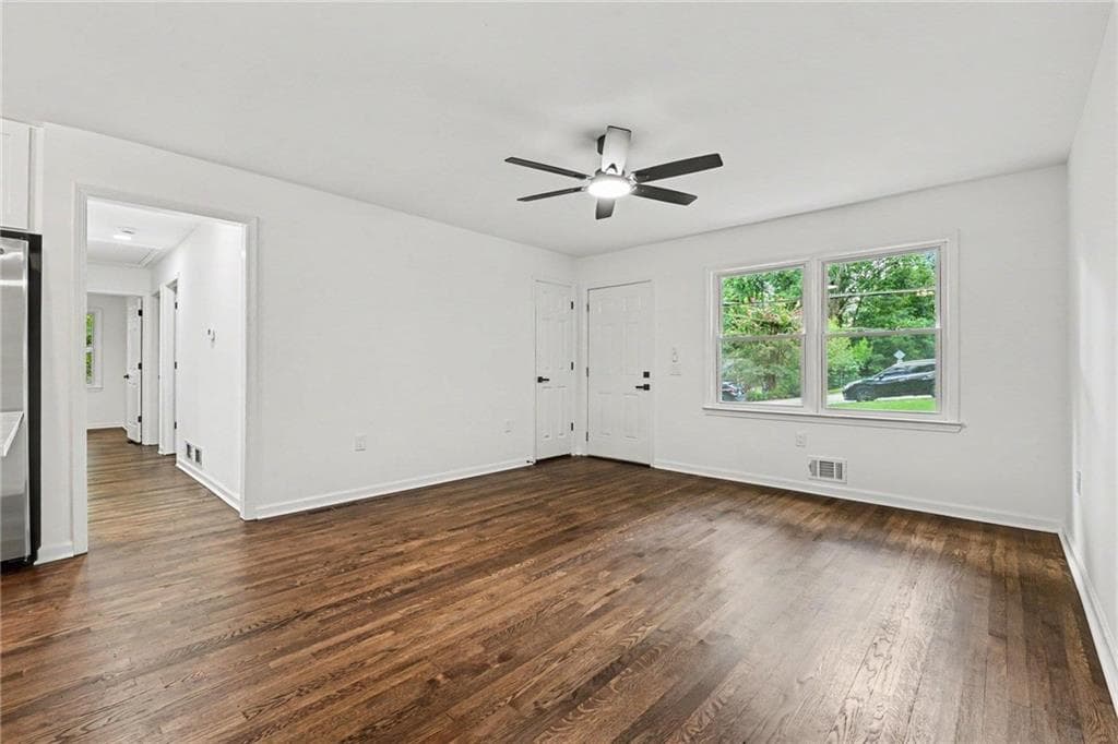 3 bedroom, 2 bathroom, 1,255 sq ft single family residence for sale at 3166 Lindmoor Drive, Decatur, GA 30033 — photo 6