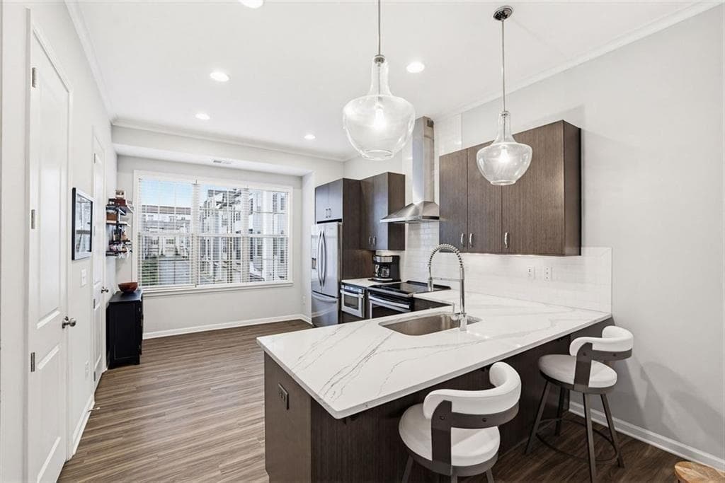2 bedroom, 3 bathroom, 1,440 sq ft townhouse for sale at 629 Broadview Place, Atlanta, GA 30324 — photo 1 of 20