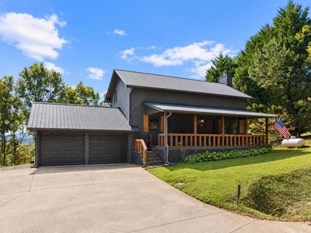 3 bedroom, 2 bathroom, 1,440 sq ft single family residence for sale at 36 Deep Cove Road, Blue Ridge, GA 30513 — photo 1 of 40