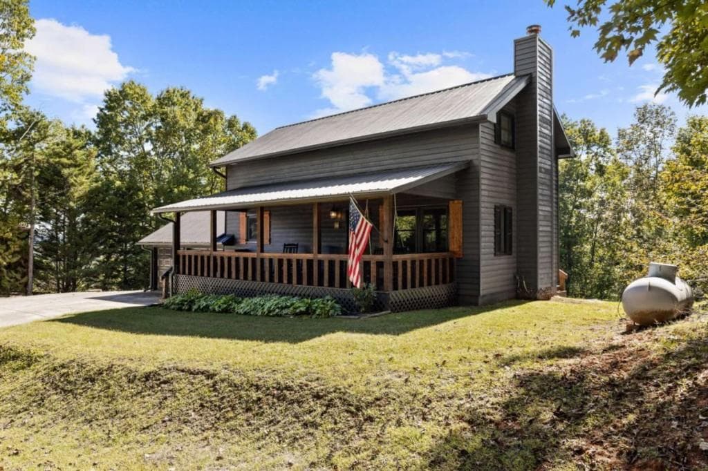 3 bedroom, 2 bathroom, 1,440 sq ft single family residence for sale at 36 Deep Cove Road, Blue Ridge, GA 30513 — photo 2