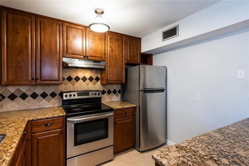 1 bedroom, 1 bathroom, 824 sq ft condominium for sale at 14 Cantey Place, Atlanta, GA 30327 — photo 3