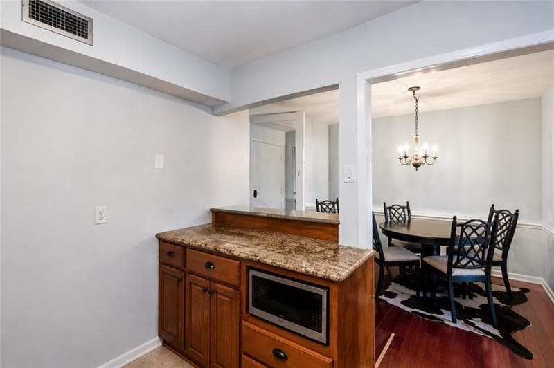 1 bedroom, 1 bathroom, 824 sq ft condominium for sale at 14 Cantey Place, Atlanta, GA 30327 — photo 4