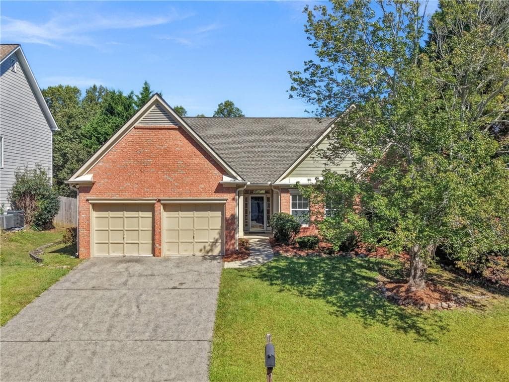 3 bedroom, 2 bathroom, 1,787 sq ft single family residence for sale at 1333 Eastbrooke Trace, Marietta, GA 30066 — photo 1 of 39