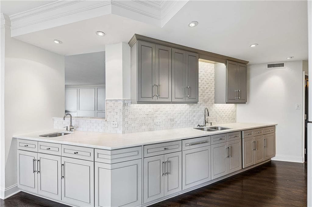 2 bedroom, 2 bathroom, 2,403 sq ft condominium for sale at 2660 Peachtree Road 25G, Atlanta, GA 30305 — photo 4