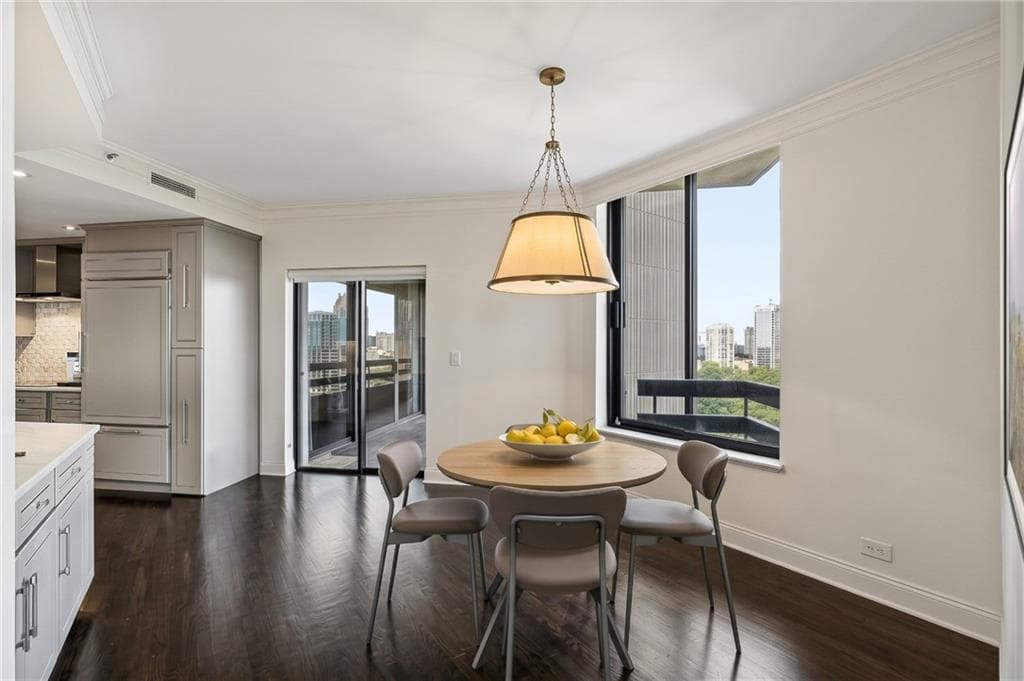 2 bedroom, 2 bathroom, 2,403 sq ft condominium for sale at 2660 Peachtree Road 25G, Atlanta, GA 30305 — photo 5
