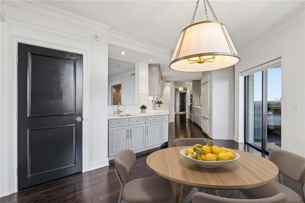 2 bedroom, 2 bathroom, 2,403 sq ft condominium for sale at 2660 Peachtree Road 25G, Atlanta, GA 30305 — photo 6
