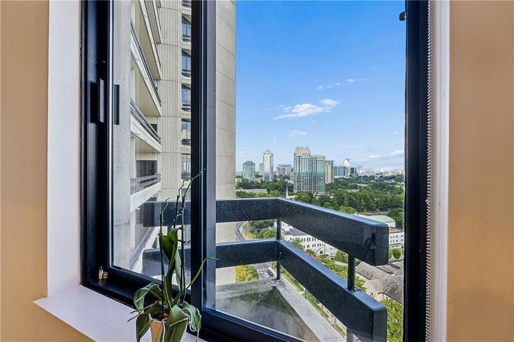 2 bedroom, 2 bathroom, 2,403 sq ft condominium for sale at 2660 Peachtree Road 25G, Atlanta, GA 30305 — photo 7