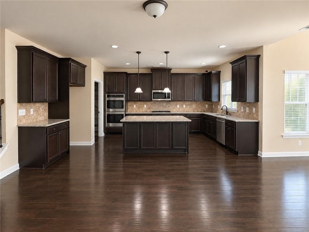 5 bedroom, 6 bathroom, 3,558 sq ft single family residence under contract at 682 Mallard Cove, Loganville, GA 30052 — photo 9