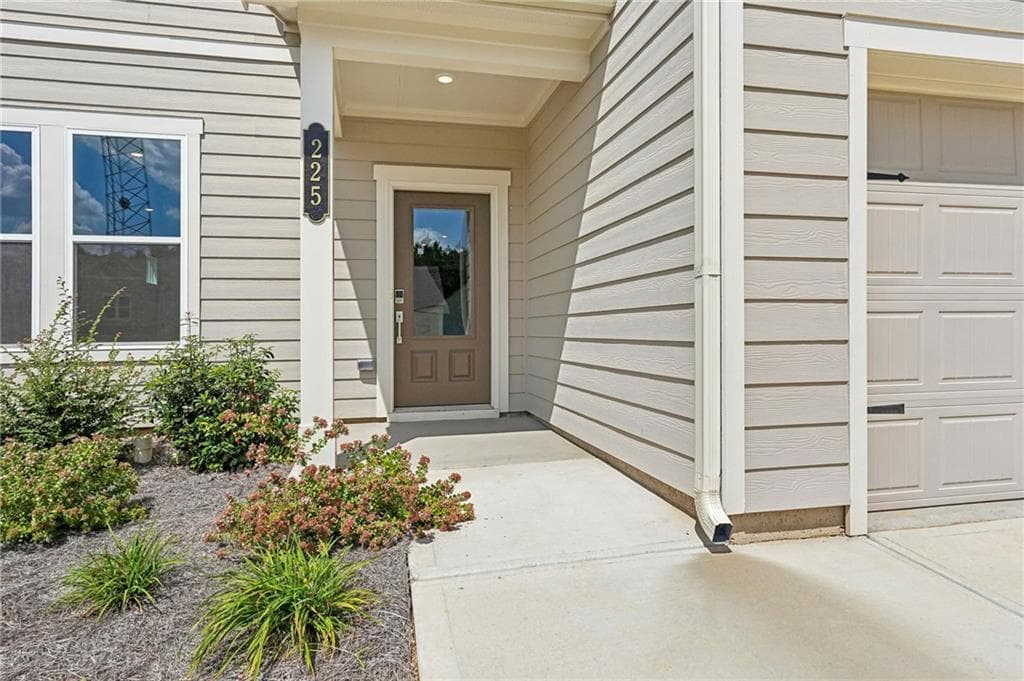 3 bedroom, 3 bathroom, 2,268 sq ft single family residence for sale at 225 Groveton Court, Euharlee, GA 30145 — photo 2
