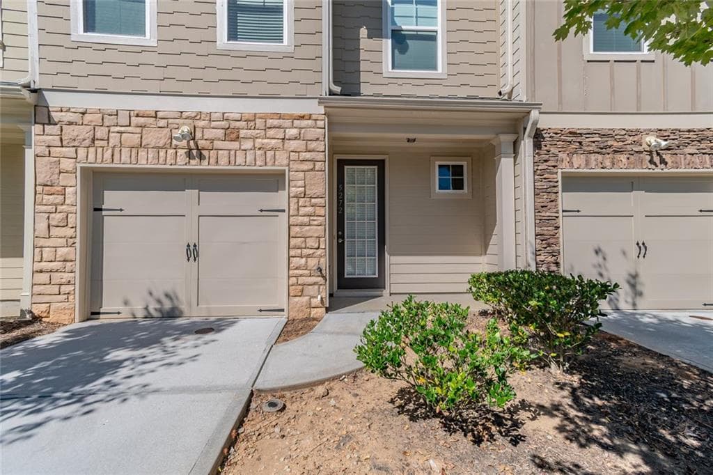 3 bedroom, 3 bathroom, 1,712 sq ft townhouse for rent at 5272 Mill Way, Stone Mountain, GA 30083 for $2,100 a month — photo 2