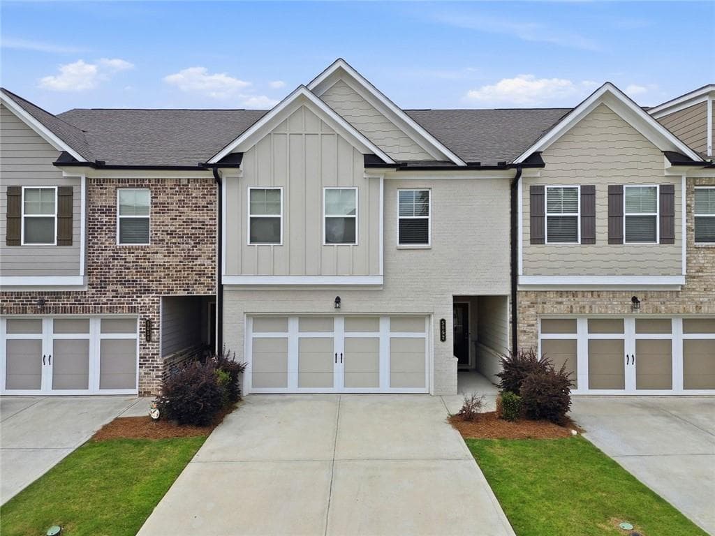 4 bedroom, 3 bathroom, 2,020 sq ft townhouse for sale at 5052 Silver Fox Road, Oakwood, GA 30566
