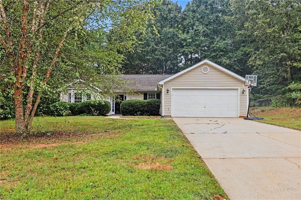 3 bedroom, 2 bathroom, 1,405 sq ft single family residence for sale at 117 Kimbell Farm Drive, Locust Grove, GA 30248