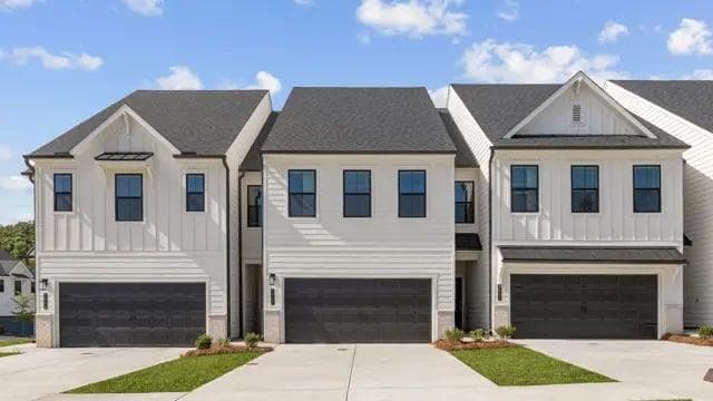 3 bedroom, 3 bathroom, 1,855 sq ft townhouse for sale at 2983 Crystal Springs Point 146, Gainesville, GA 30507 — photo 1 of 22