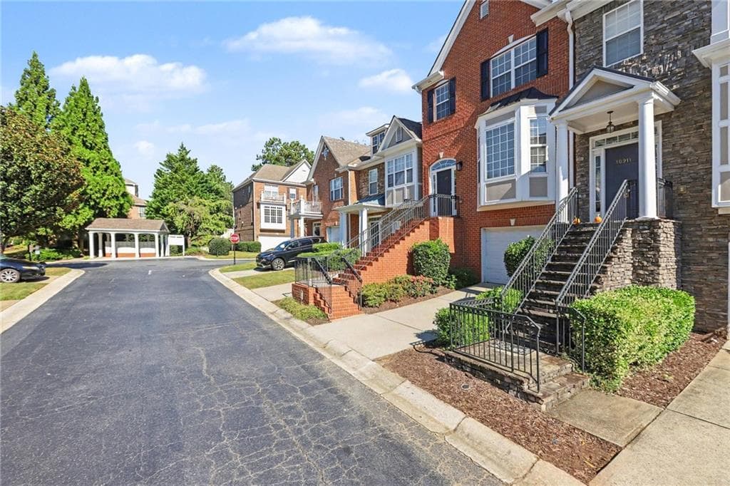 3 bedroom, 4 bathroom, 1,684 sq ft townhouse for rent at 10921 Alderwood Cove, Johns Creek, GA 30097 for $2,700 a month — photo 3