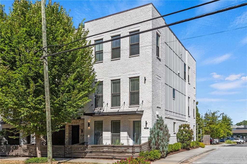 3 bedroom, 4 bathroom, 2,142 sq ft townhouse for sale at 1847 La Dawn Lane, Atlanta, GA 30318 — photo 1 of 30