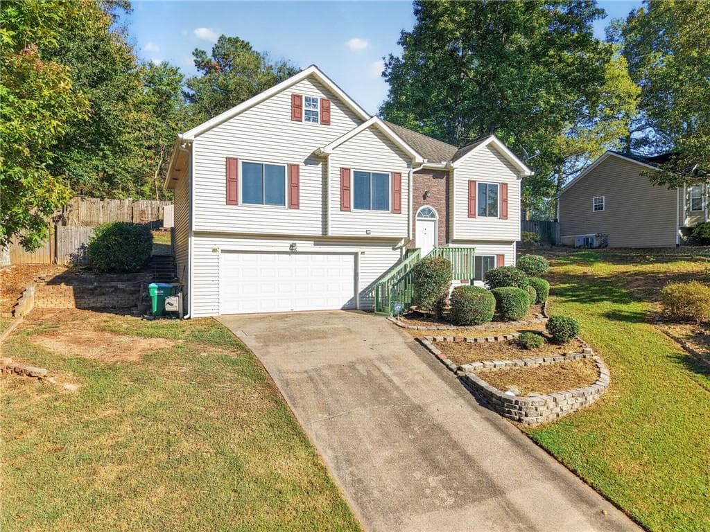 3 bedroom, 2 bathroom, 1,990 sq ft single family residence for sale at 1038 Whispering Woods Drive, Canton, GA 30114 — photo 2