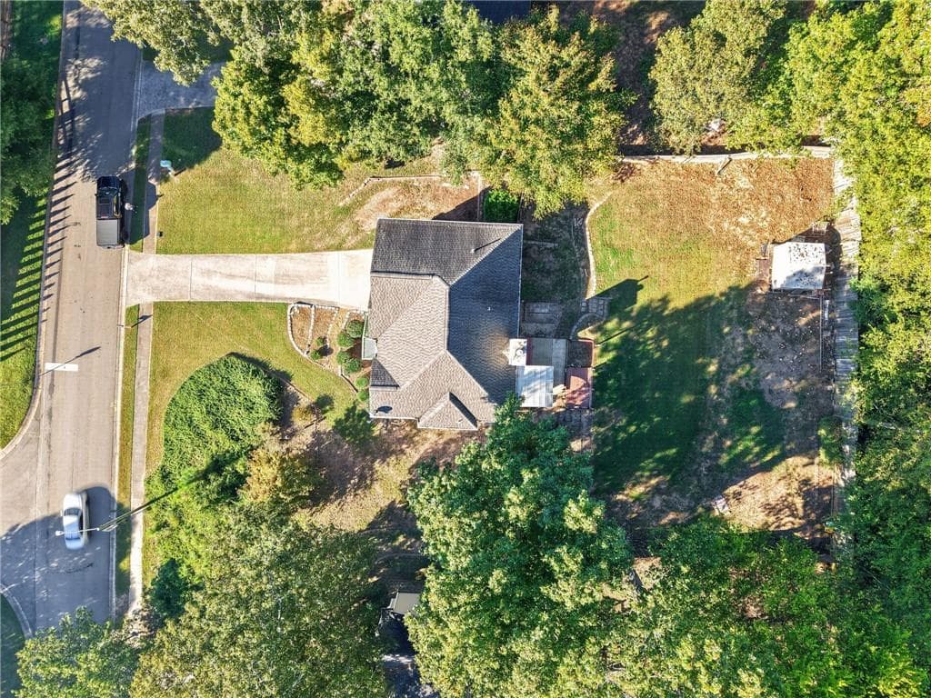 3 bedroom, 2 bathroom, 1,990 sq ft single family residence for sale at 1038 Whispering Woods Drive, Canton, GA 30114 — photo 4