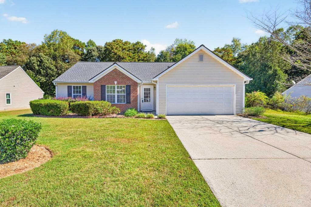 3 bedroom, 2 bathroom, 1,400 sq ft single family residence for sale at 6285 Huntcliff Drive, Flowery Branch, GA 30542