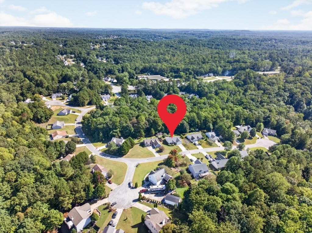 3 bedroom, 2 bathroom, 1,400 sq ft single family residence for sale at 6285 Huntcliff Drive, Flowery Branch, GA 30542 — photo 2