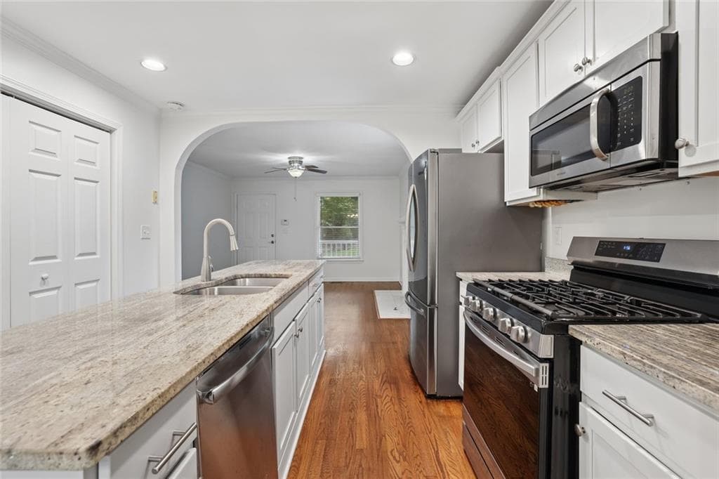 3 bedroom, 2 bathroom, 1,238 sq ft single family residence for sale at 994 Rawlins Street, Atlanta, GA 30315 — photo 3