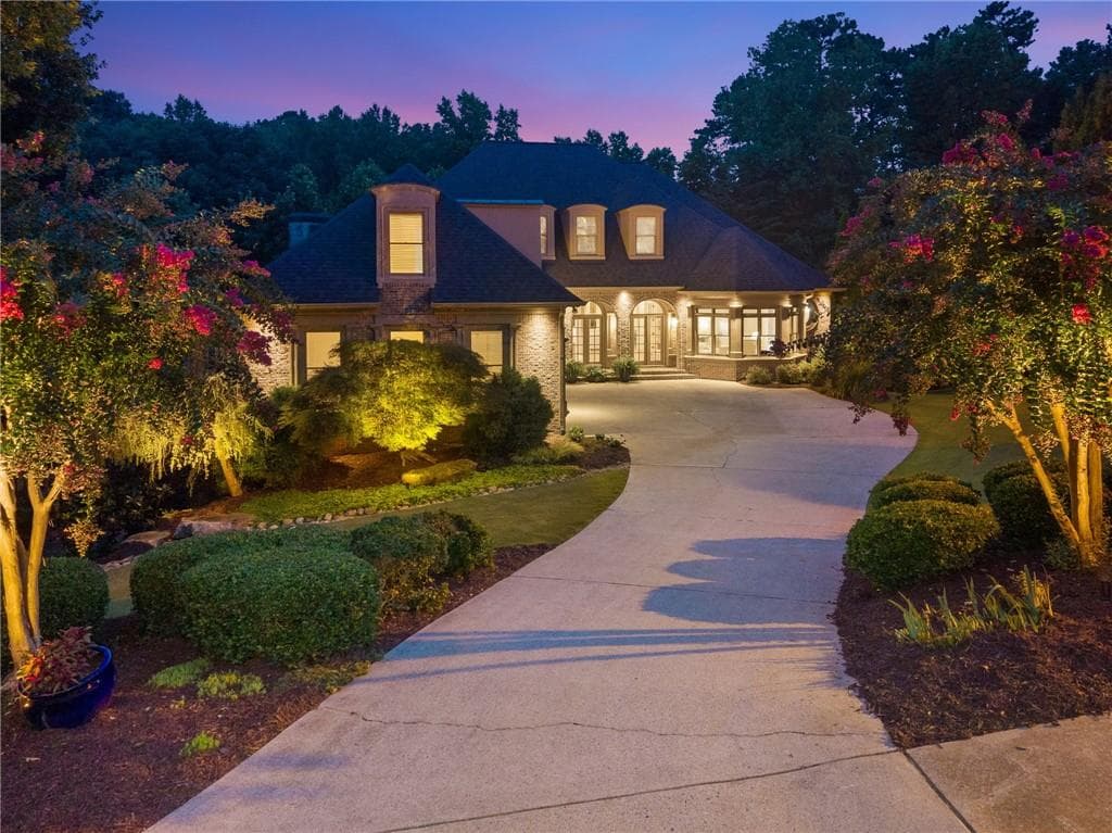 5 bedroom, 6 bathroom, 5,567 sq ft single family residence for sale at 2915 Spindletop Drive, Cumming, GA 30041 — photo 1 of 66