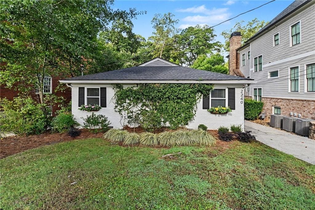 2 bedroom, 1 bathroom, 816 sq ft duplex for rent at 2240 Stephen Long Drive B, Atlanta, GA 30305 for $2,350 a month — photo 3
