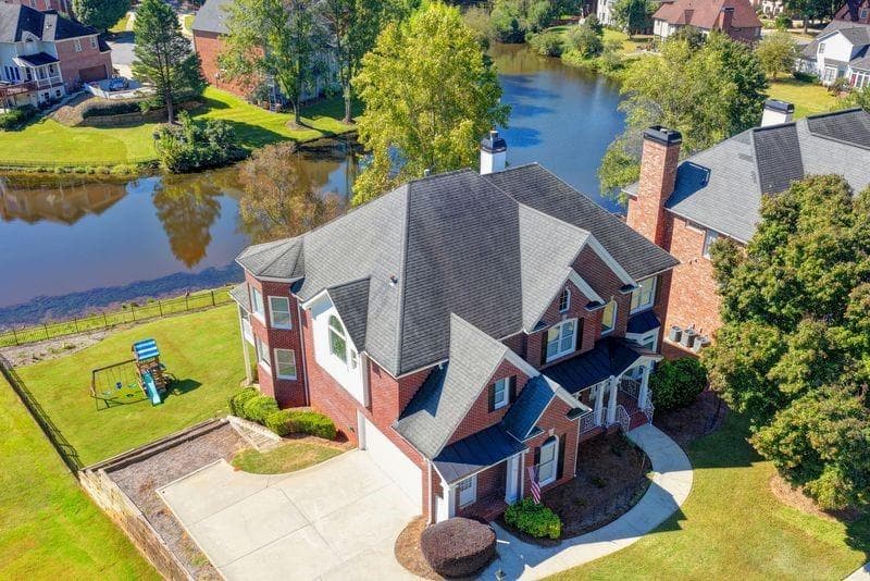 5 bedroom, 5 bathroom, 5,300 sq ft single family residence under contract at 400 Lake Manor Trace, Johns Creek, GA 30022 — photo 2