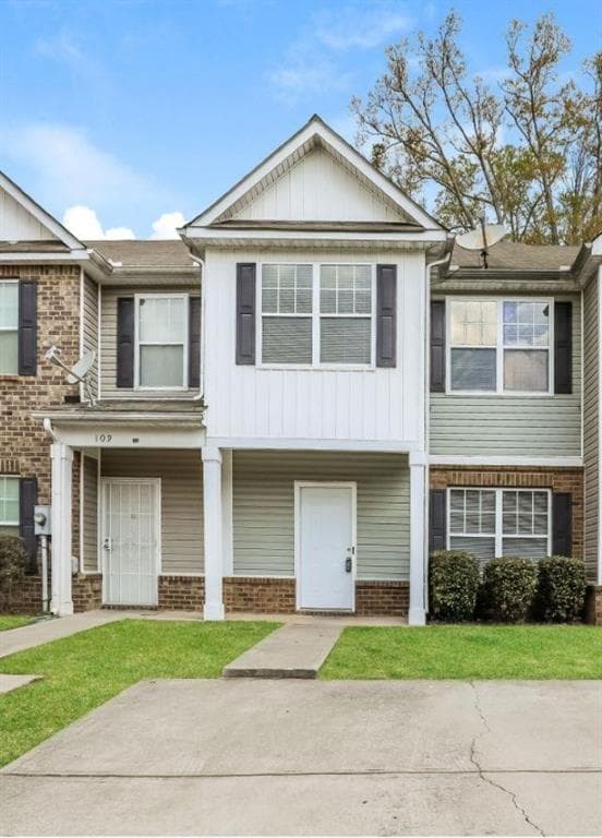 3 bedroom, 3 bathroom, 1,296 sq ft single family residence for sale at 107 Bagby Court, Union City, GA 30291