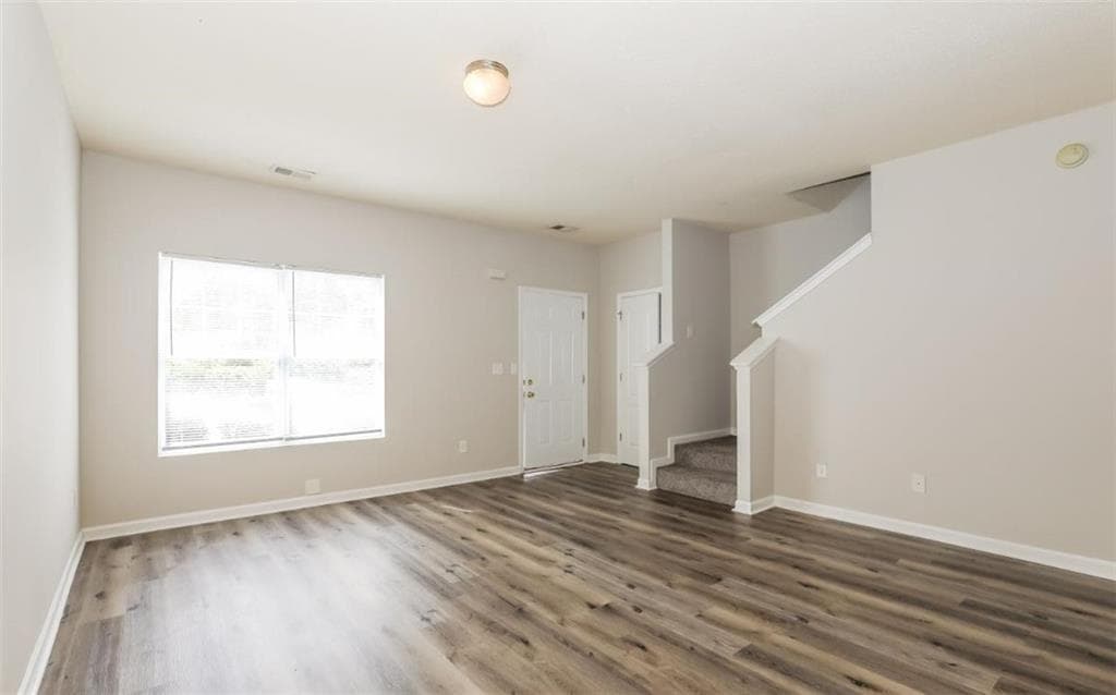 3 bedroom, 3 bathroom, 1,296 sq ft single family residence for sale at 107 Bagby Court, Union City, GA 30291 — photo 4
