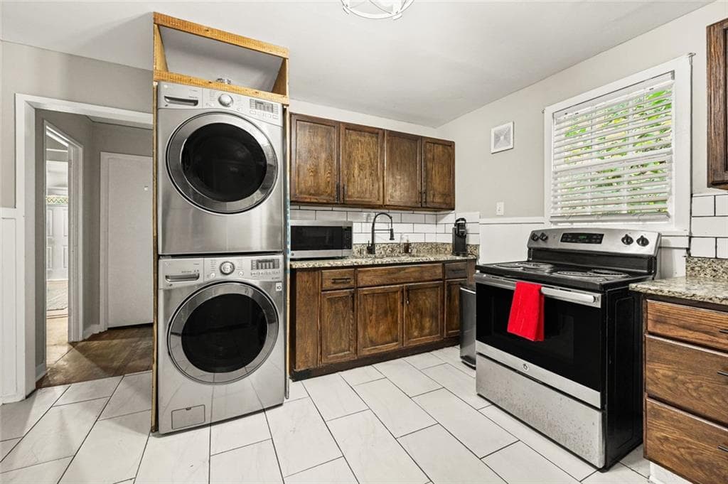 6 bedroom, 3 bathroom, 1,273 sq ft single family residence for sale at 1932 Oana Street, Atlanta, GA 30310 — photo 8