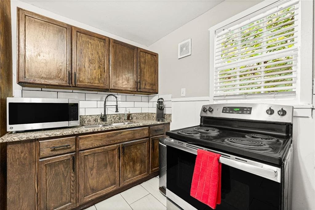 6 bedroom, 3 bathroom, 1,273 sq ft single family residence for sale at 1932 Oana Street, Atlanta, GA 30310 — photo 9