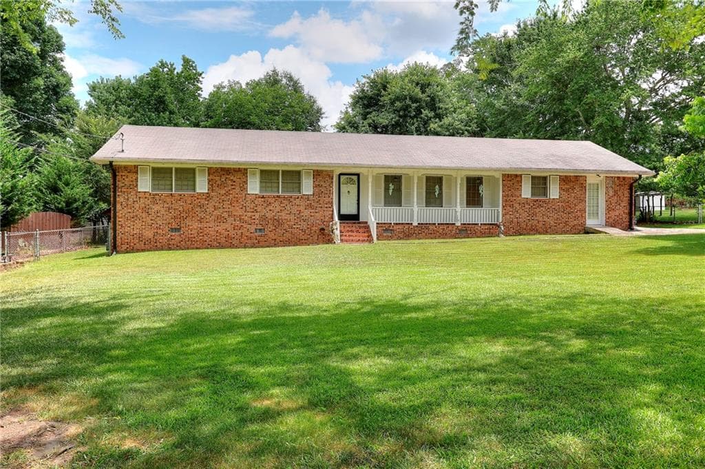 3 bedroom, 2 bathroom, 1,617 sq ft single family residence for sale at 2221 Pinehurst Road, Snellville, GA 30078
