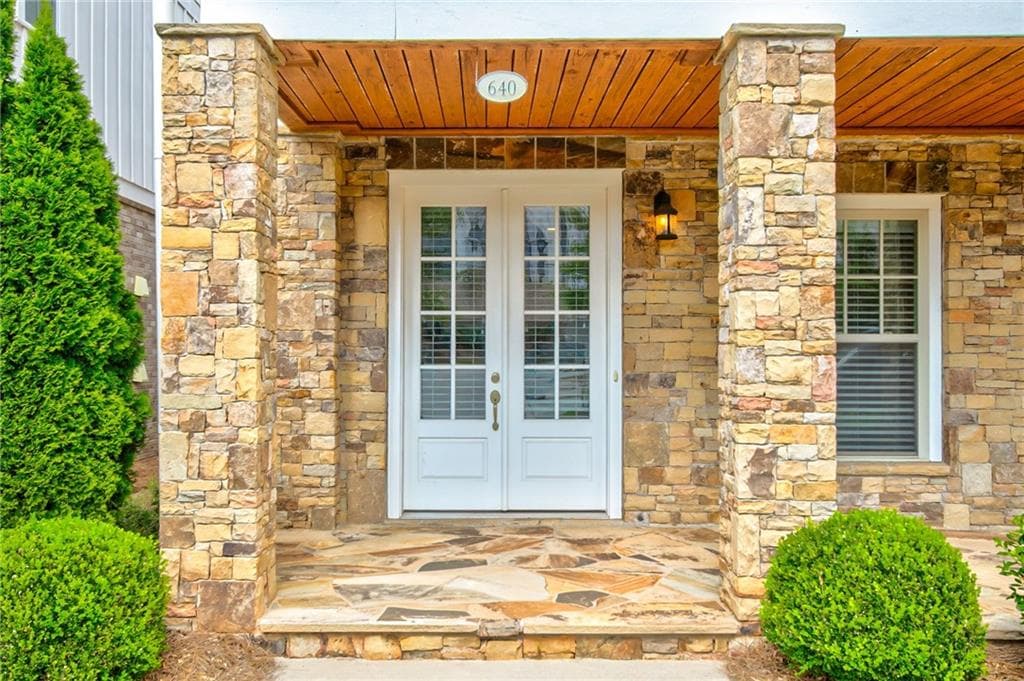 4 bedroom, 4 bathroom, 3,156 sq ft single family residence for rent at 640 Hanlon Way, Alpharetta, GA 30009 for $5,500 a month — photo 3