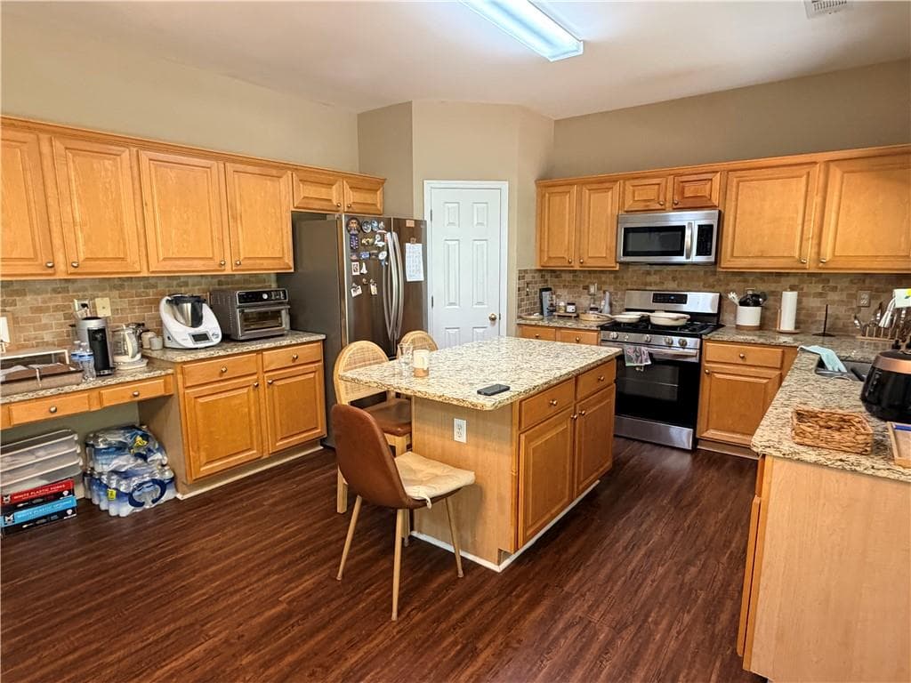 4 bedroom, 3 bathroom, 2,658 sq ft single family residence for rent at 609 Glen Creek Way, Buford, GA 30518 for $2,800 a month — photo 10
