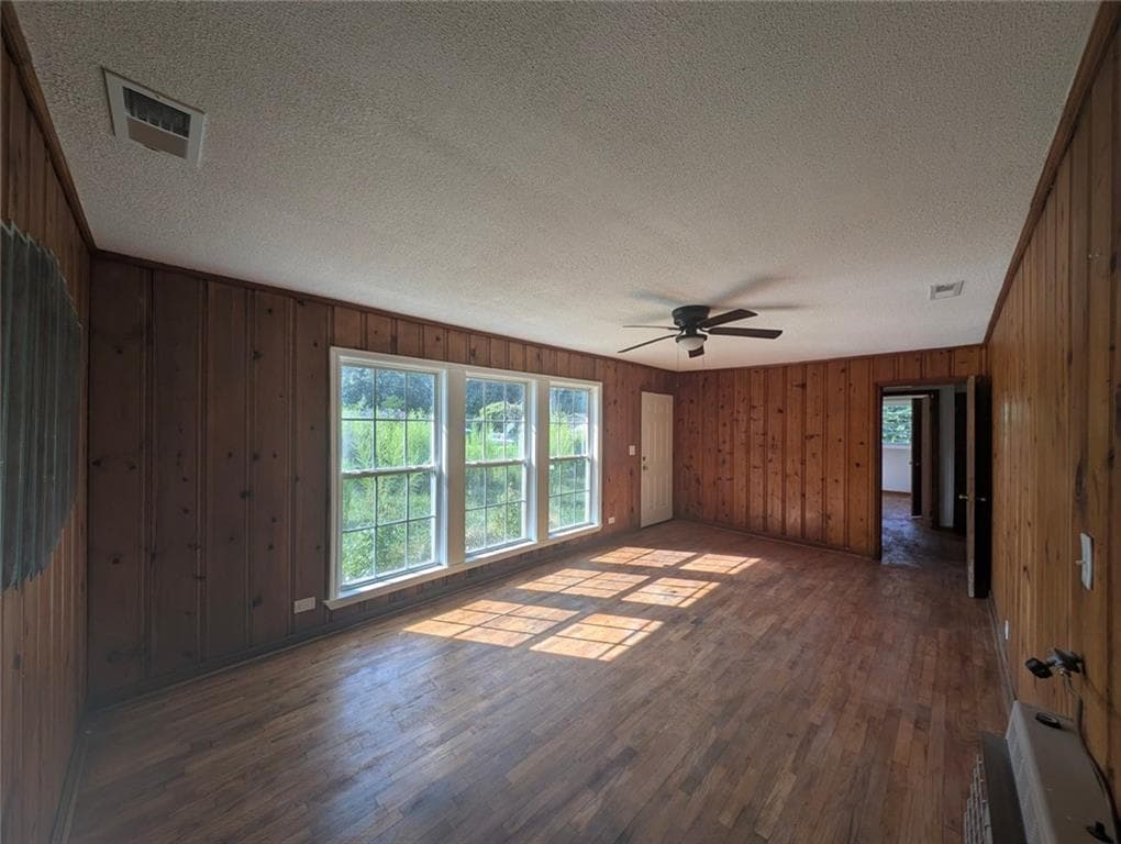 3 bedroom, 2 bathroom, 1,248 sq ft single family residence for sale at 196 N Elizabeth Street, Summerville, GA 30747 — photo 5