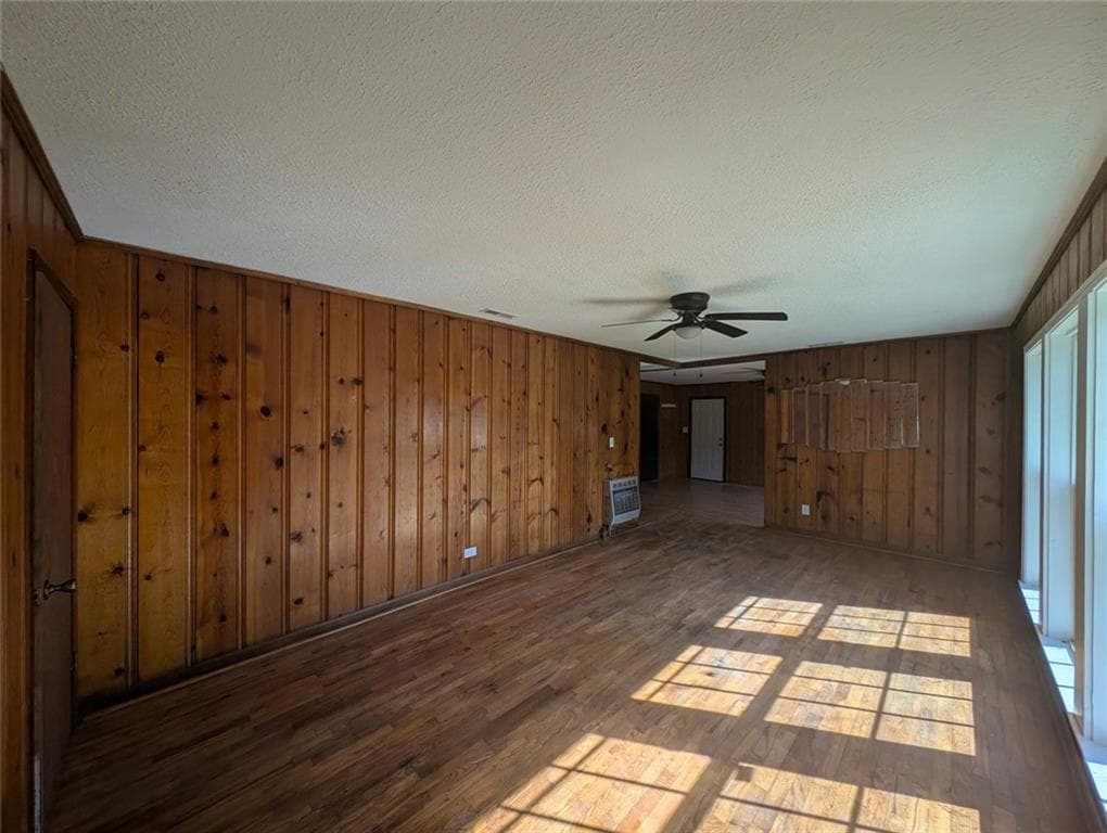 3 bedroom, 2 bathroom, 1,248 sq ft single family residence for sale at 196 N Elizabeth Street, Summerville, GA 30747 — photo 7