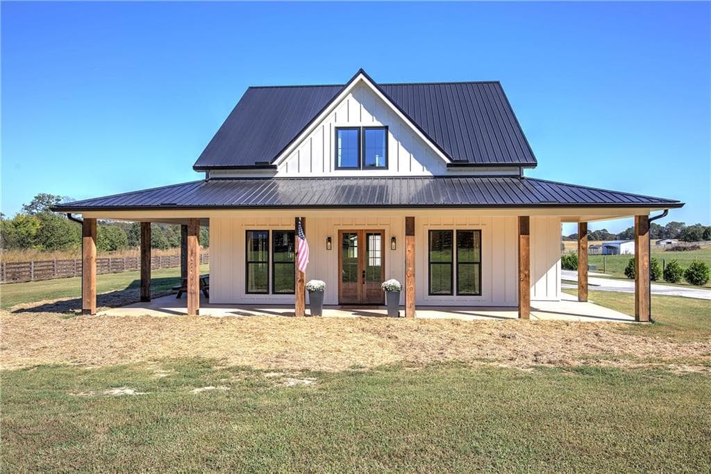 4 bedroom, 3 bathroom, 2,742 sq ft single family residence for sale at 554 Pendley Road, Calhoun, GA 30701 — photo 2