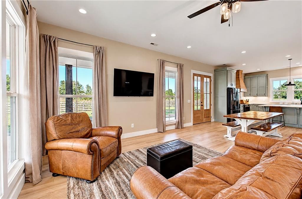 4 bedroom, 3 bathroom, 2,742 sq ft single family residence for sale at 554 Pendley Road, Calhoun, GA 30701 — photo 6