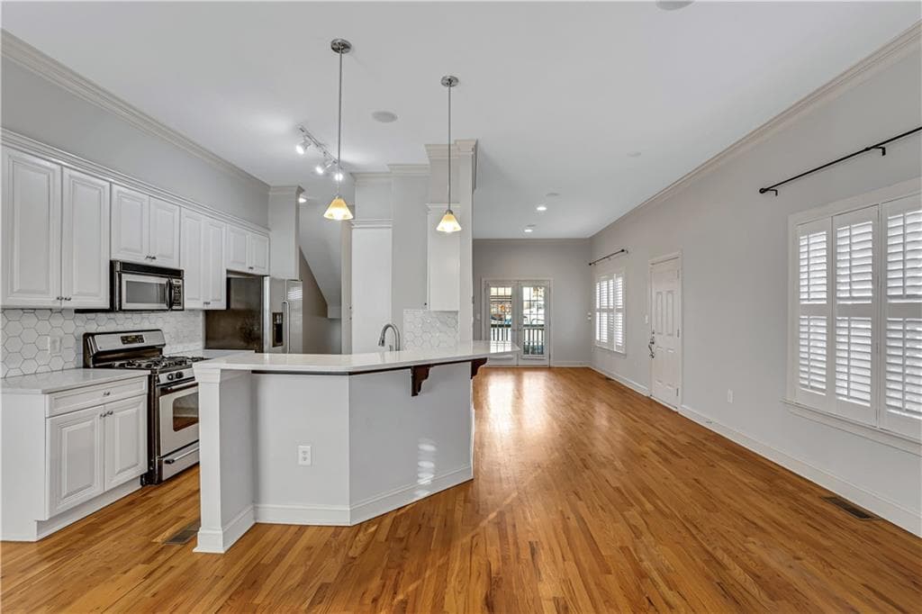3 bedroom, 4 bathroom, 1,798 sq ft townhouse for rent at 225 Carlyle Park Drive, Atlanta, GA 30307 for $3,300 a month — photo 6