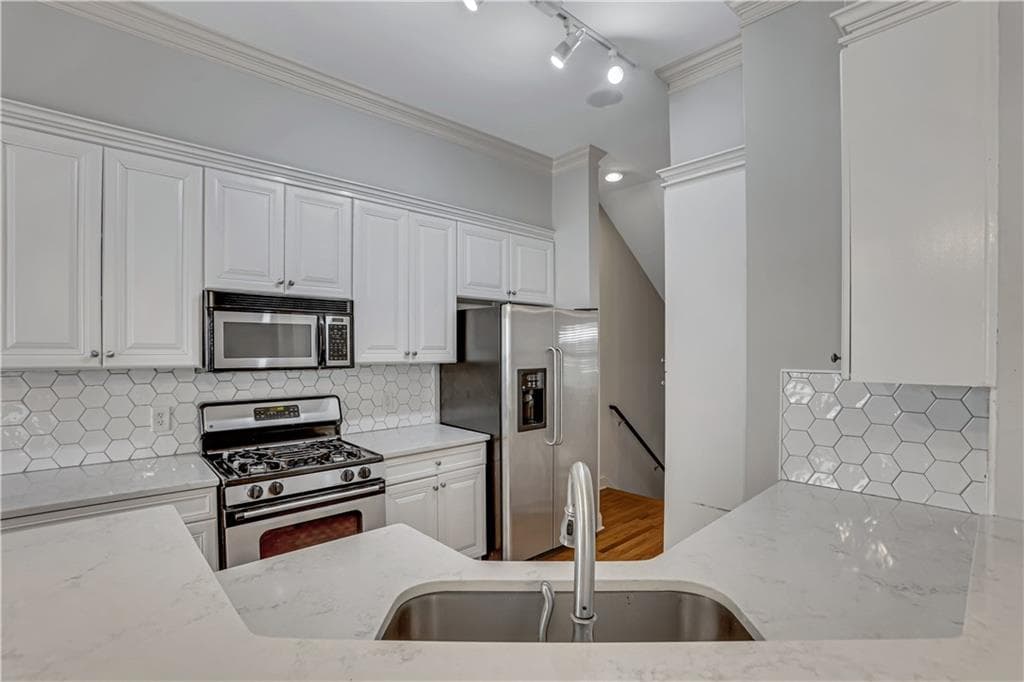 3 bedroom, 4 bathroom, 1,798 sq ft townhouse for rent at 225 Carlyle Park Drive, Atlanta, GA 30307 for $3,300 a month — photo 9
