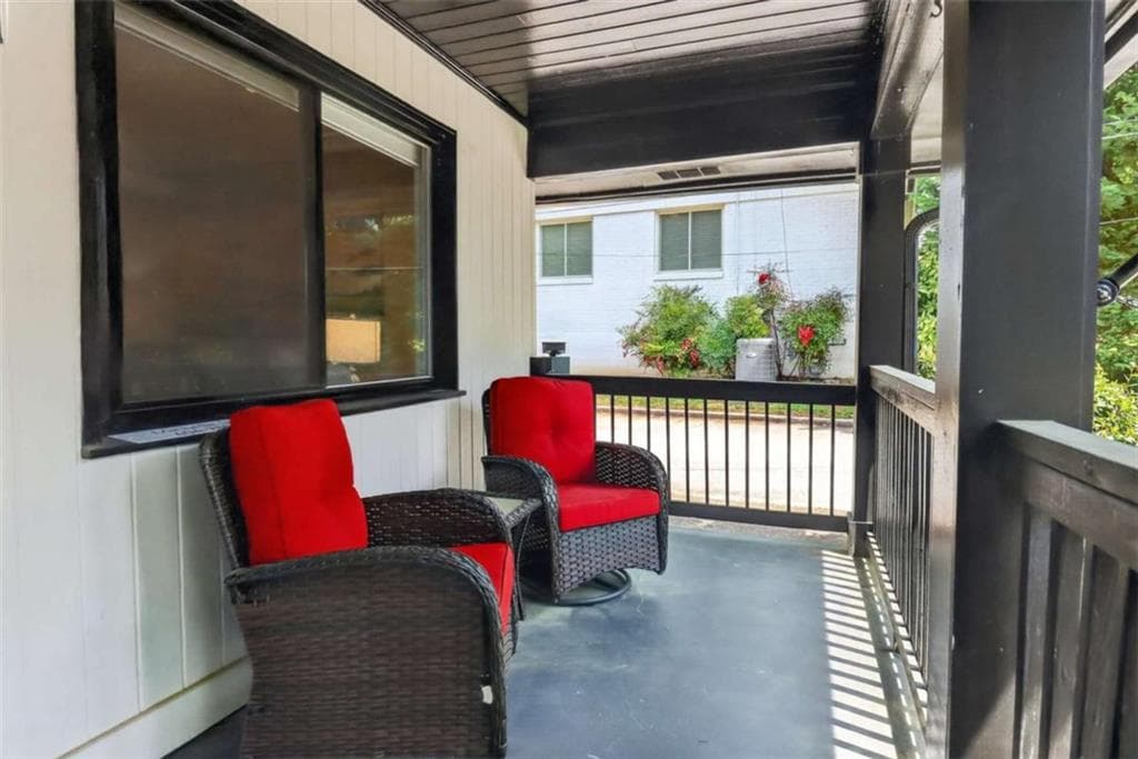 2 bedroom, 1 bathroom, 864 sq ft single family residence for sale at 823 Frances Drive, Smyrna, GA 30080 — photo 6