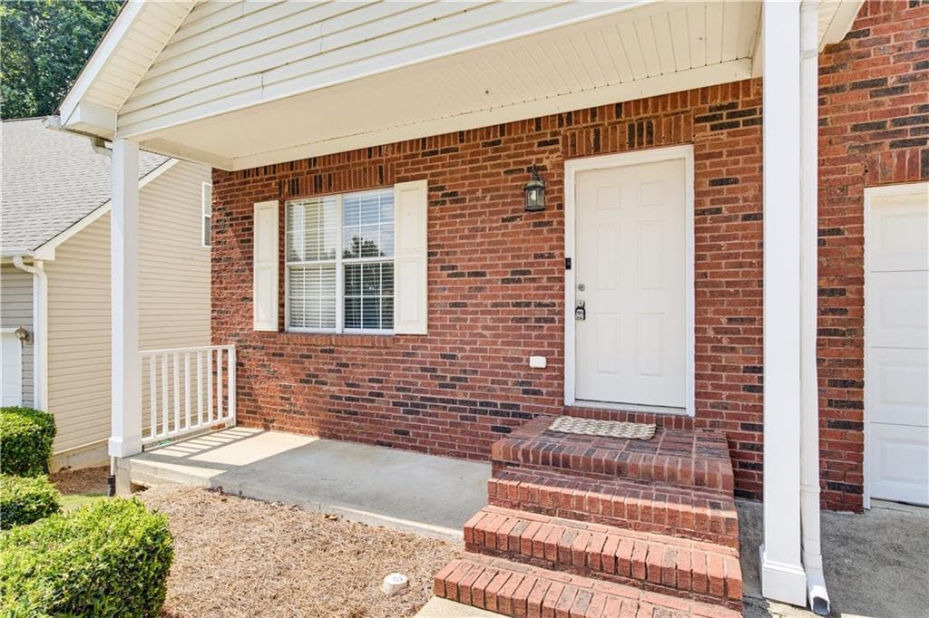 3 bedroom, 3 bathroom, 1,466 sq ft single family residence for rent at 181 Stoneforest Drive, Woodstock, GA 30189 for $2,200 a month — photo 3