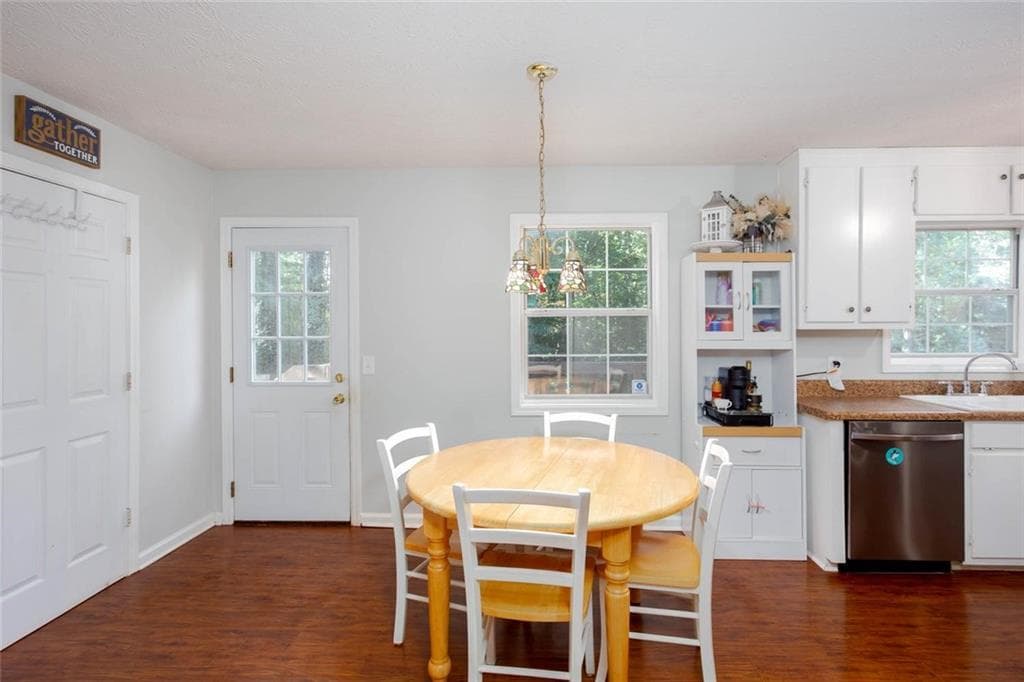 3 bedroom, 2 bathroom, 1,384 sq ft single family residence for sale at 2430 Trenton Drive, Canton, GA 30115 — photo 5