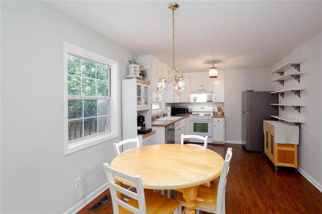 3 bedroom, 2 bathroom, 1,384 sq ft single family residence for sale at 2430 Trenton Drive, Canton, GA 30115 — photo 6