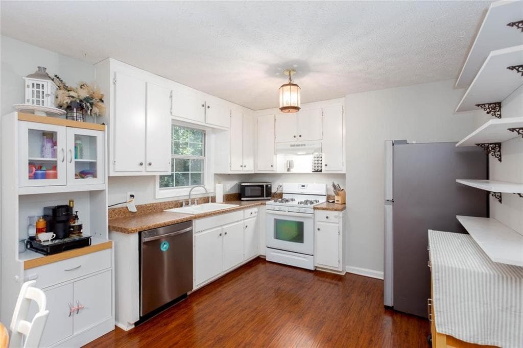 3 bedroom, 2 bathroom, 1,384 sq ft single family residence for sale at 2430 Trenton Drive, Canton, GA 30115 — photo 8