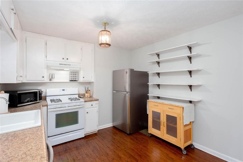 3 bedroom, 2 bathroom, 1,384 sq ft single family residence for sale at 2430 Trenton Drive, Canton, GA 30115 — photo 9